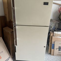 Hotpoint GE fridge/freezer