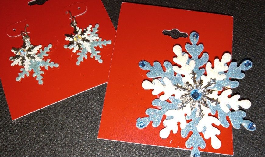 NEW Matching Blue & White Layered 3D Glitter & Rhinestone Snowflake Brooch & Earring Set