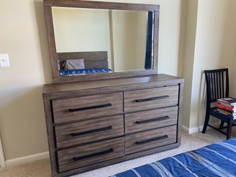 Queen bed and bedroom set.