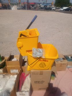 26 quart mop bucket and wringer