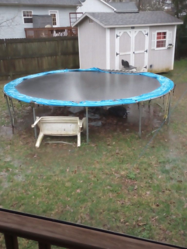 16 Foot Trampoline