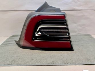 2020 Tesla 3 Left Rear Tail light used great condition
