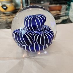 Beautiful Vintage Paperweight ~ Heavy and in Excellent Condition 