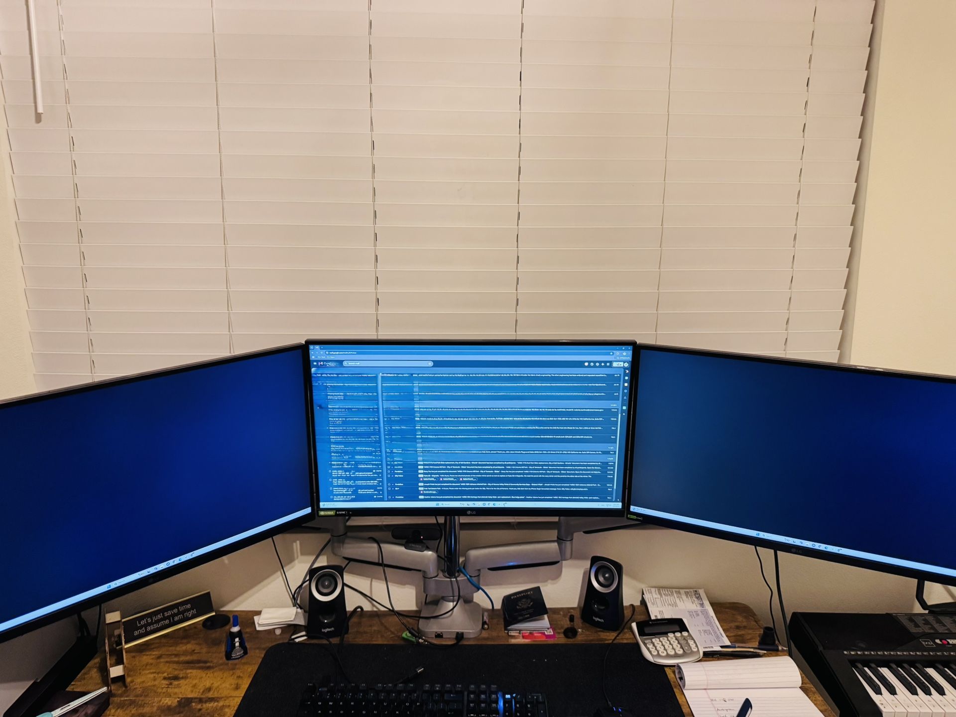 Triple PC Monitors with arm