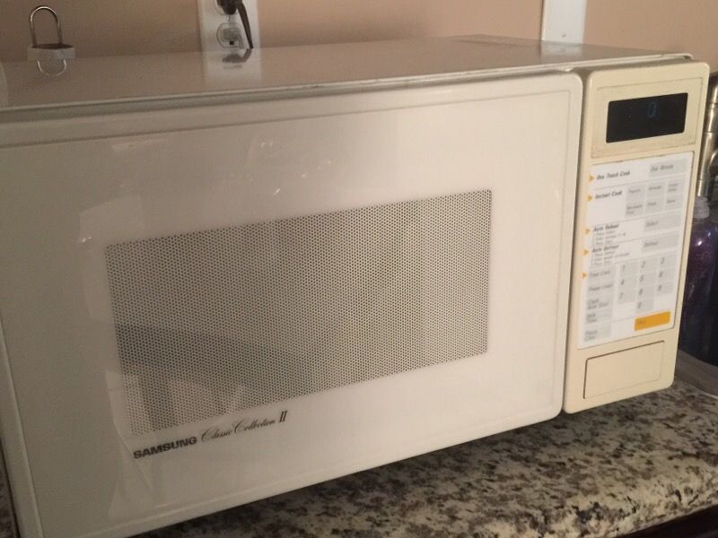 Samsung Classic Collection II Microwave-Dorm/Office/Small Kitchen size for  Sale in San Antonio, TX - OfferUp