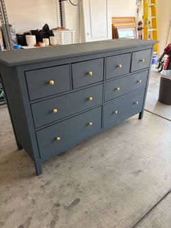 IKEA HEMNES 8-Drawer Dresser – Refinished Anvil Gray – Brass Hardware