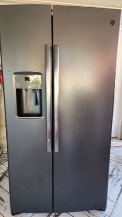 GE Side-by-Side Refrigerator with Ice and Water Dispenser