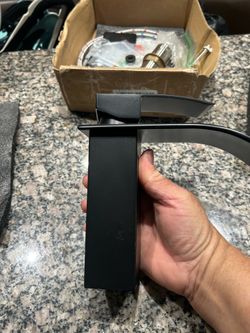 Bathroom sink faucet