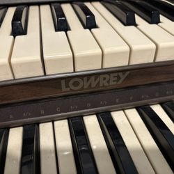 Piano Antiguo En Muy Buenas Condiciones FREE