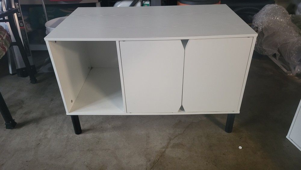 Litter Box Enclosure With Legs