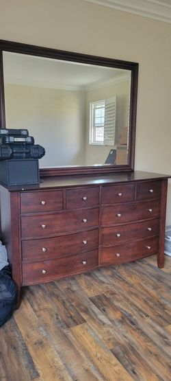 Dresser