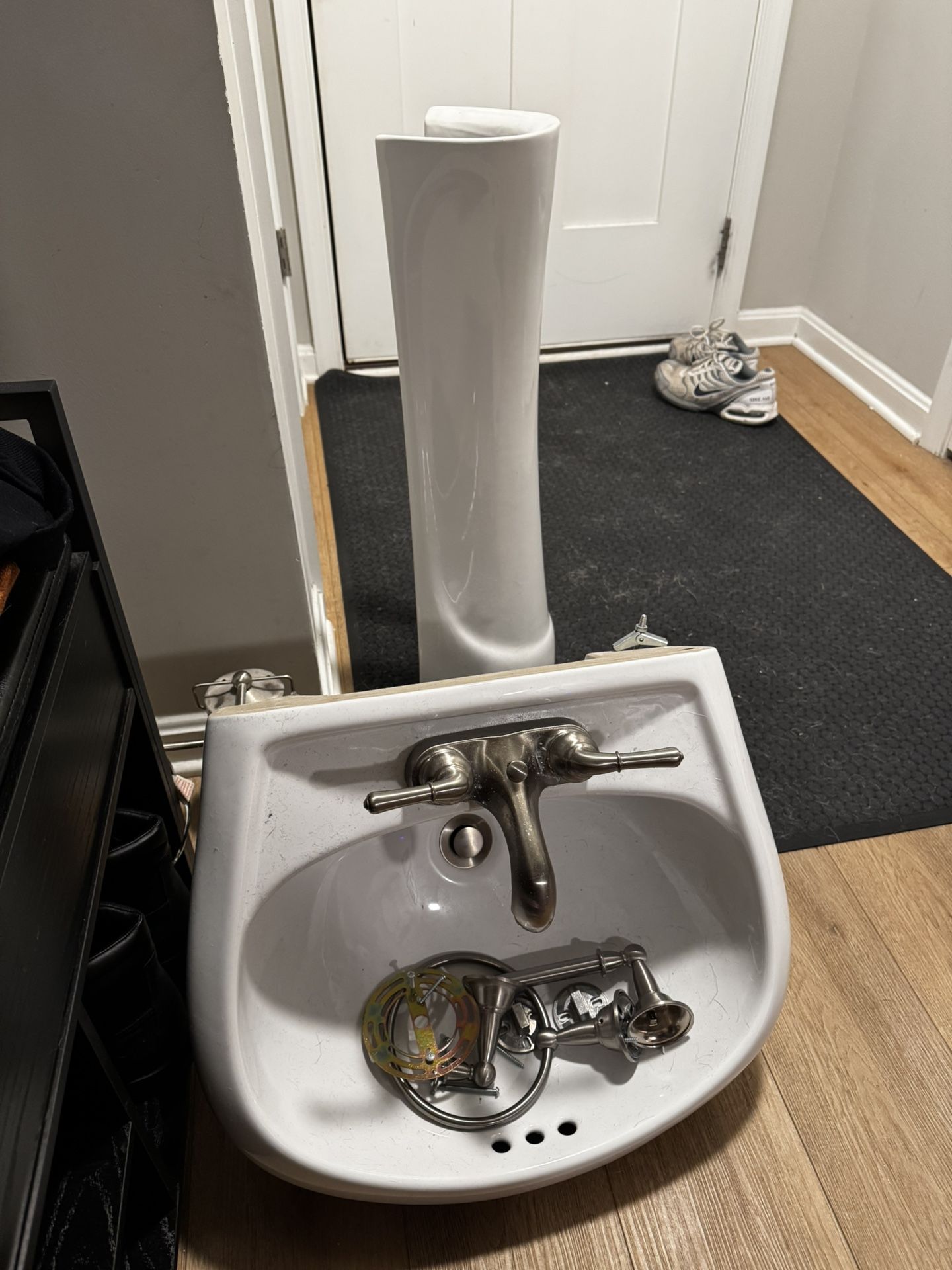 Pedestal Sink
