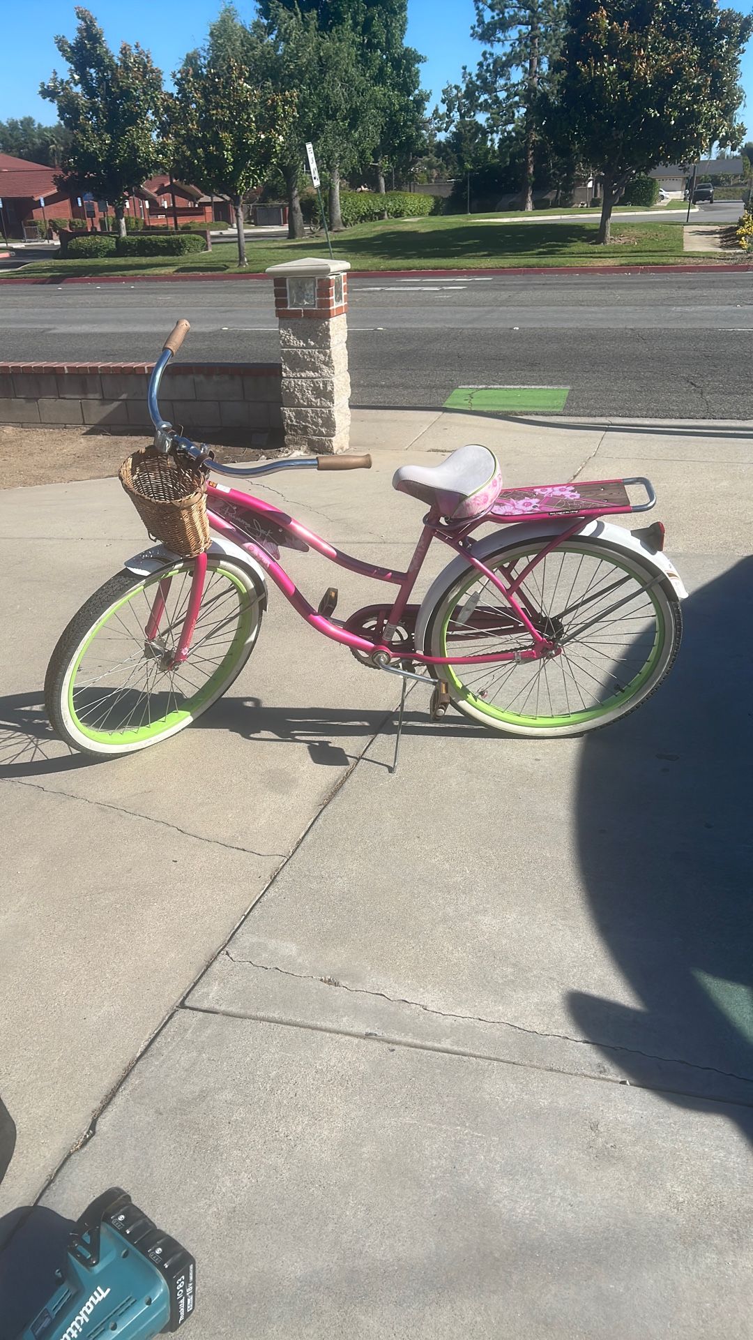 Female beach cruiser