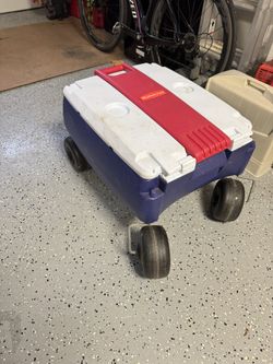 Rubbermaid Cooler