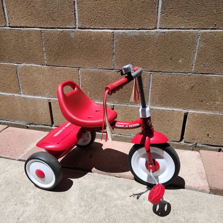 Radio Flyer Fold 2 Go Trike with Bucket