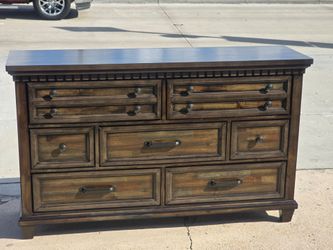 DRESSER