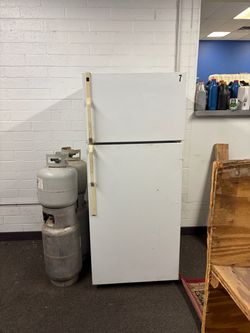 White Top-Freezer Refrigerator