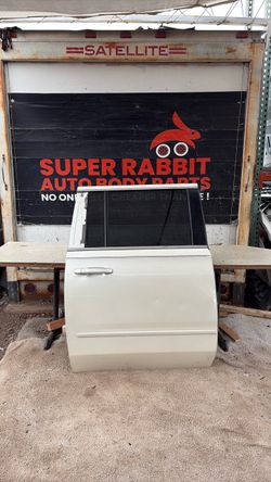 2015 Suburban Yukon XL Door Rear Passenger OEM 2020