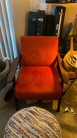 Mid-Century Modern Burnt Orange Velvet Accent Chair – Walnut Wood Frame