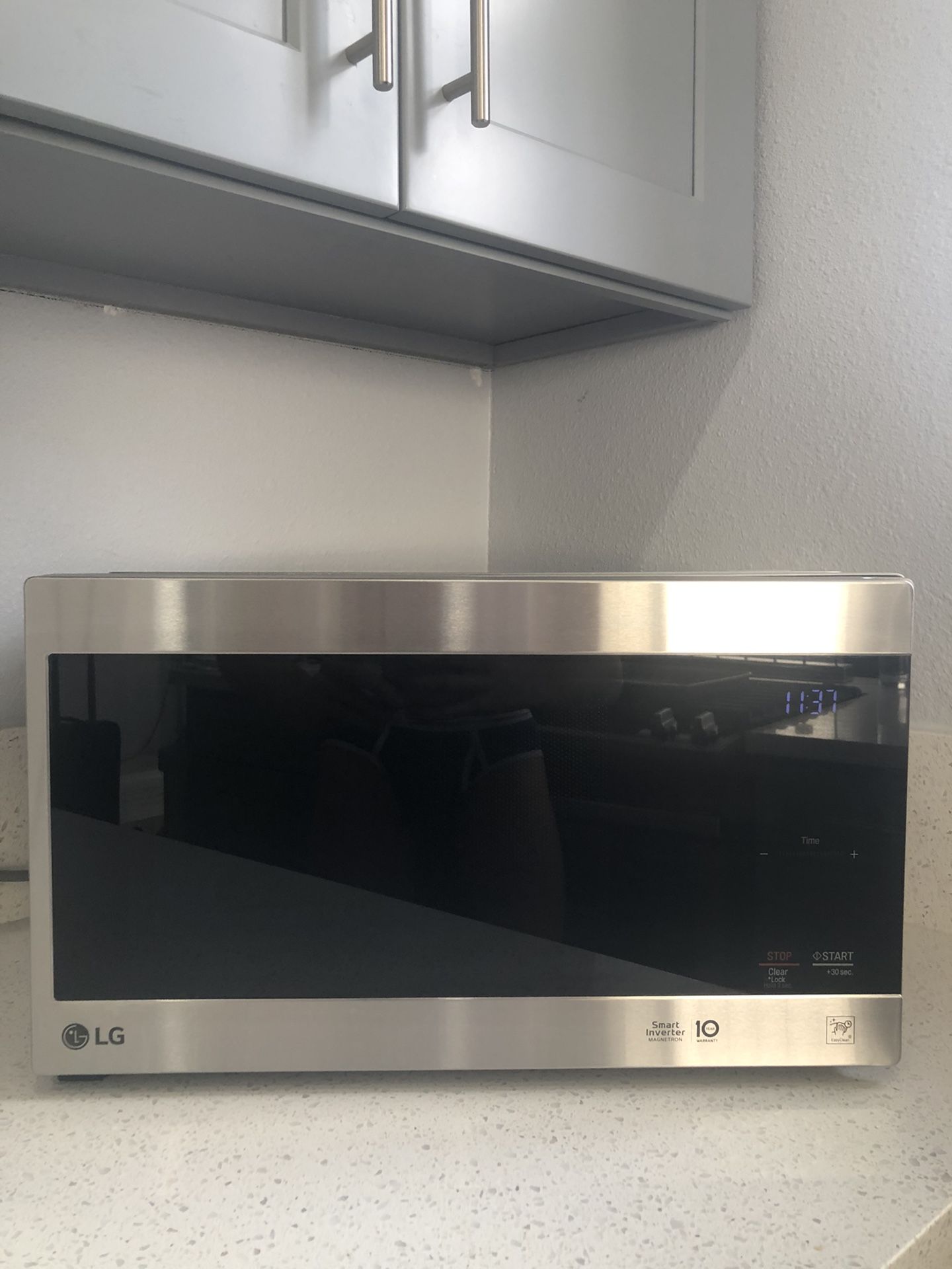 LG NeoChef midsize microwave