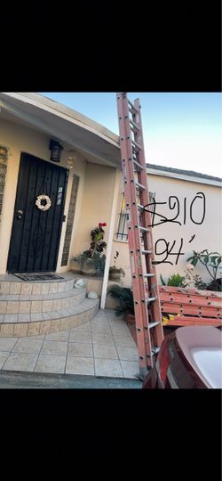 Excellent condition, 24 feet fiberglass Ladders