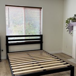 🛏️ Black Queen Bed Frame – 81 x 59.5 x 36 | No Box Spring Needed