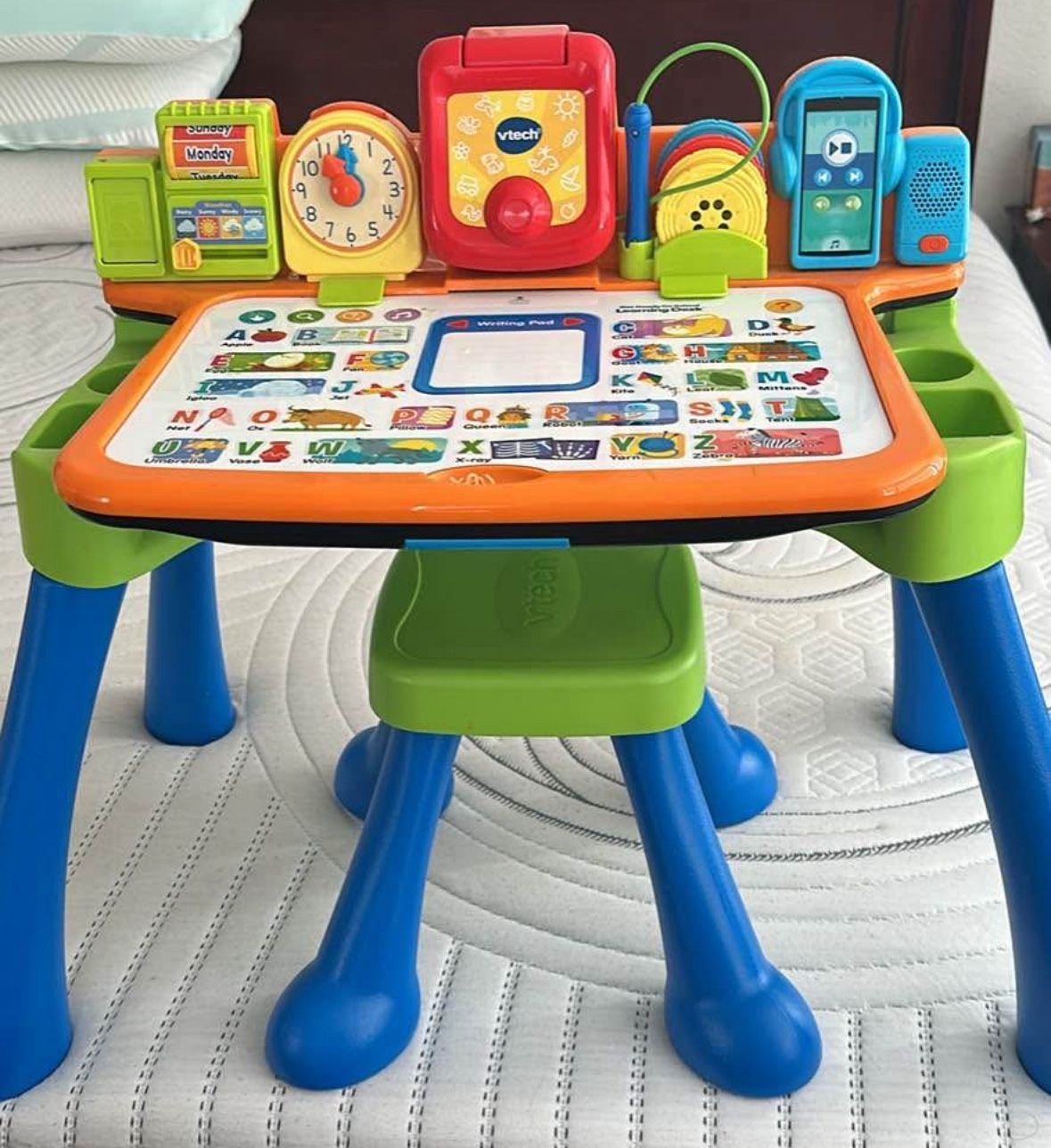 V-Tech Learning desk (English/spanish)