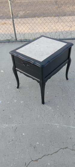 1 Side Table