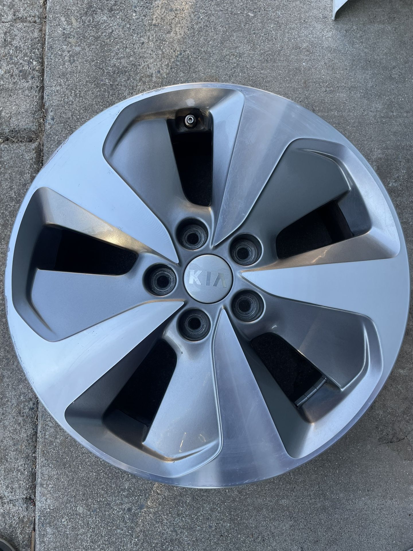 Kia Optima Wheel 17’’ Rim Original 529104U450