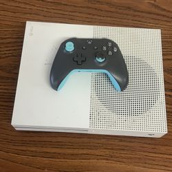 Selling a fully working Xbox One S (500GB) in good conditio