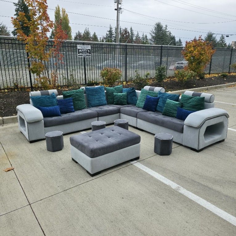 5pc Modular Sectional + Ottoman & 4 Foot Stools - Great Condition - Delivery Available 