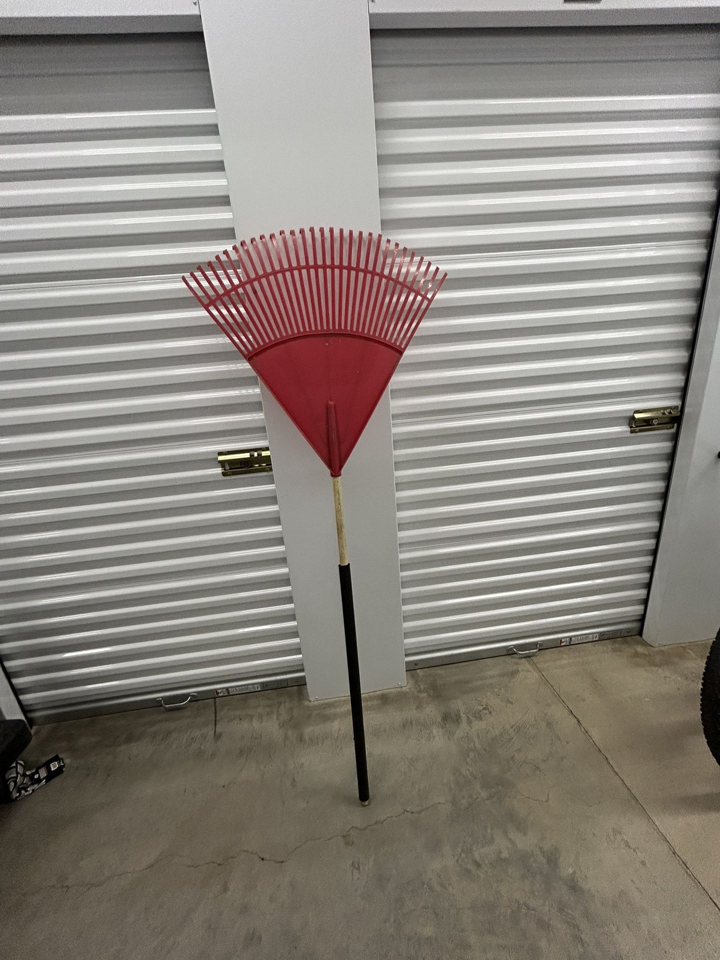 Poly Leaf Rack