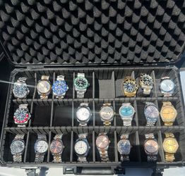 Men watch case