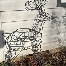 $22 Reindeer Topiary Frame Plant Stand Metal Welded Wire Yard Art