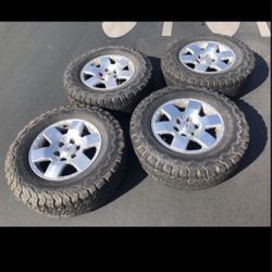 4 X LT265/70r17  6x5.5 6x139.7 Stock FJ Cruiser Tacoma Tundra Sequoia Rims Wheels 4Runner Yukon Good Tires!!!!