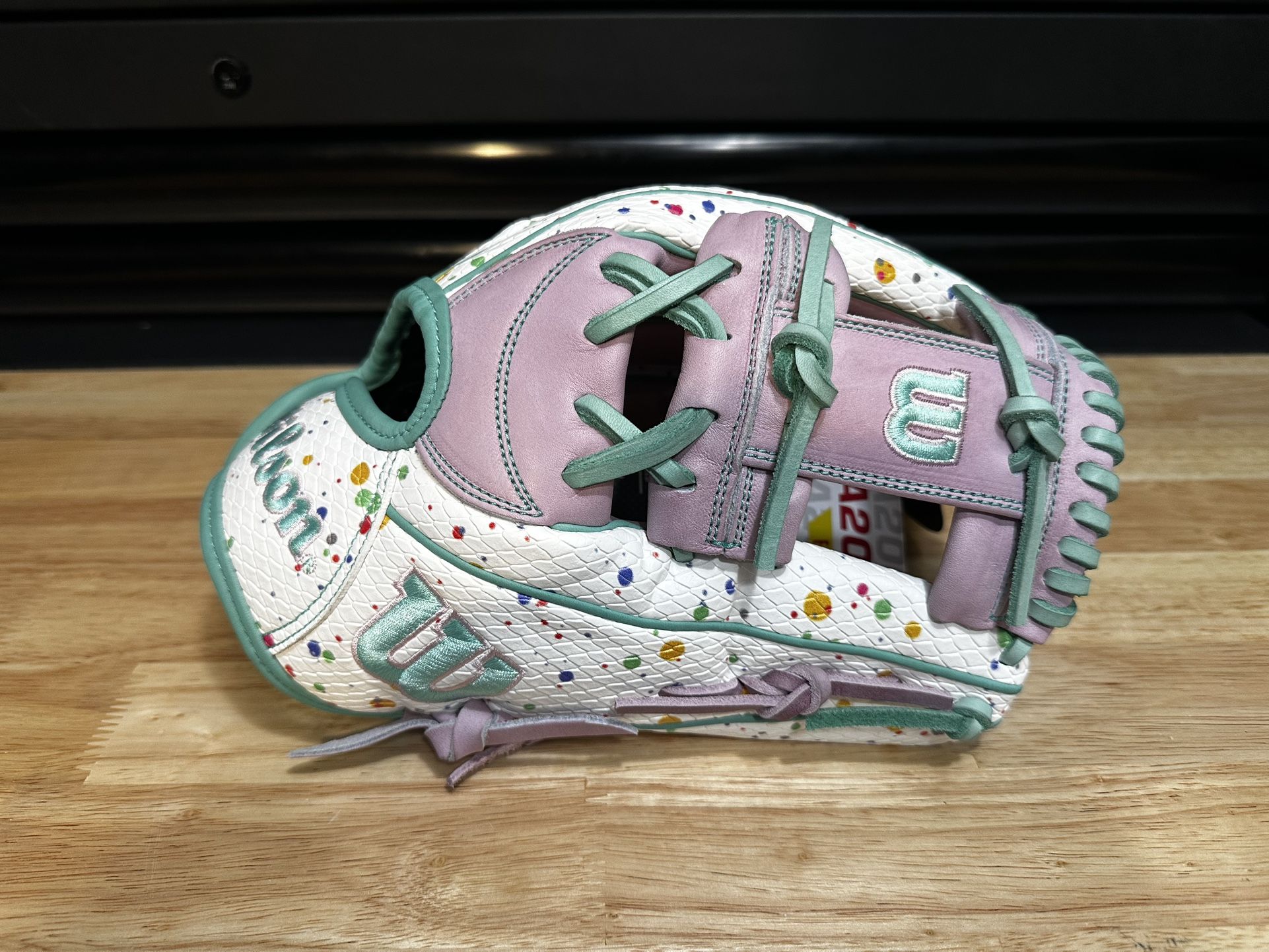 *NEW* 2025 Wilson A2000 12” Softball Glove