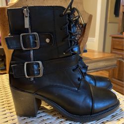 Womens Size 6.5 Zip Up Boots