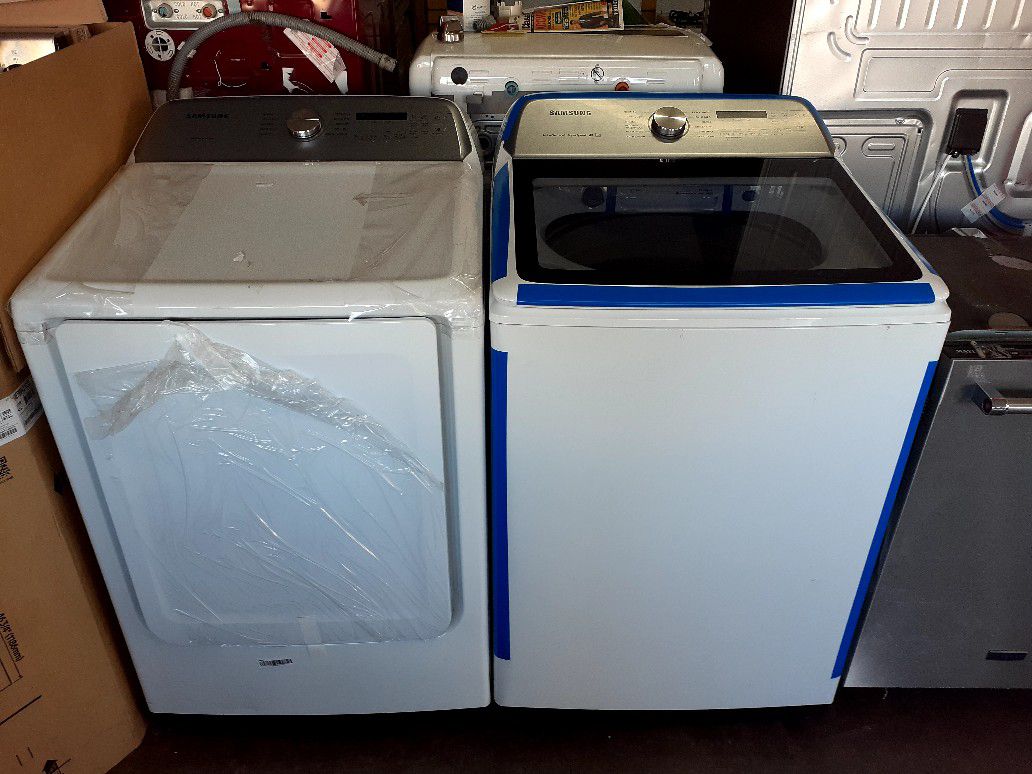 New Samsung Top Load Washer and Gas Dryer Set
