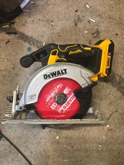 DEWALT 6 1/2" CIRCULAR SAW WITH BATTERY