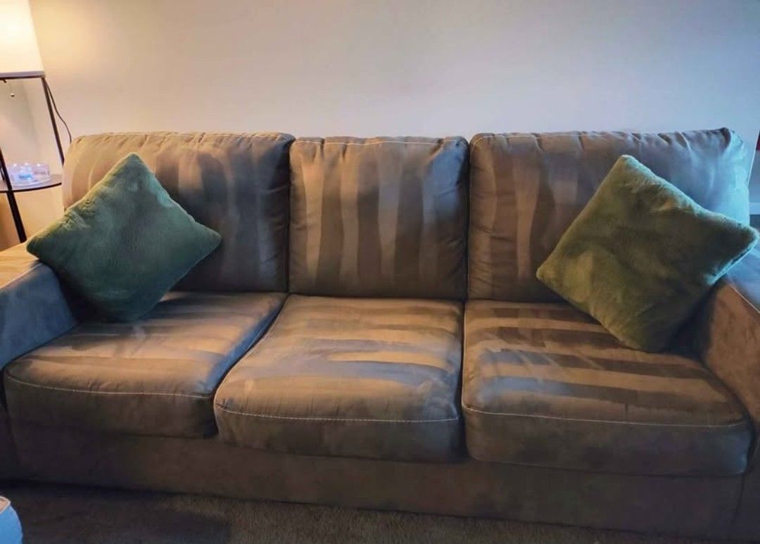 Couch/Love Seat Set