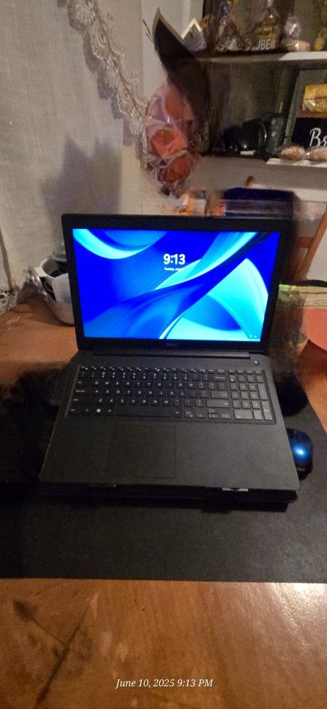 Like New Dell Laptop! Comes With Charger. Works Perfect! Updated To Latest Windows 11 Pro! 4k Capable! New Battery & 24 GB Ram!