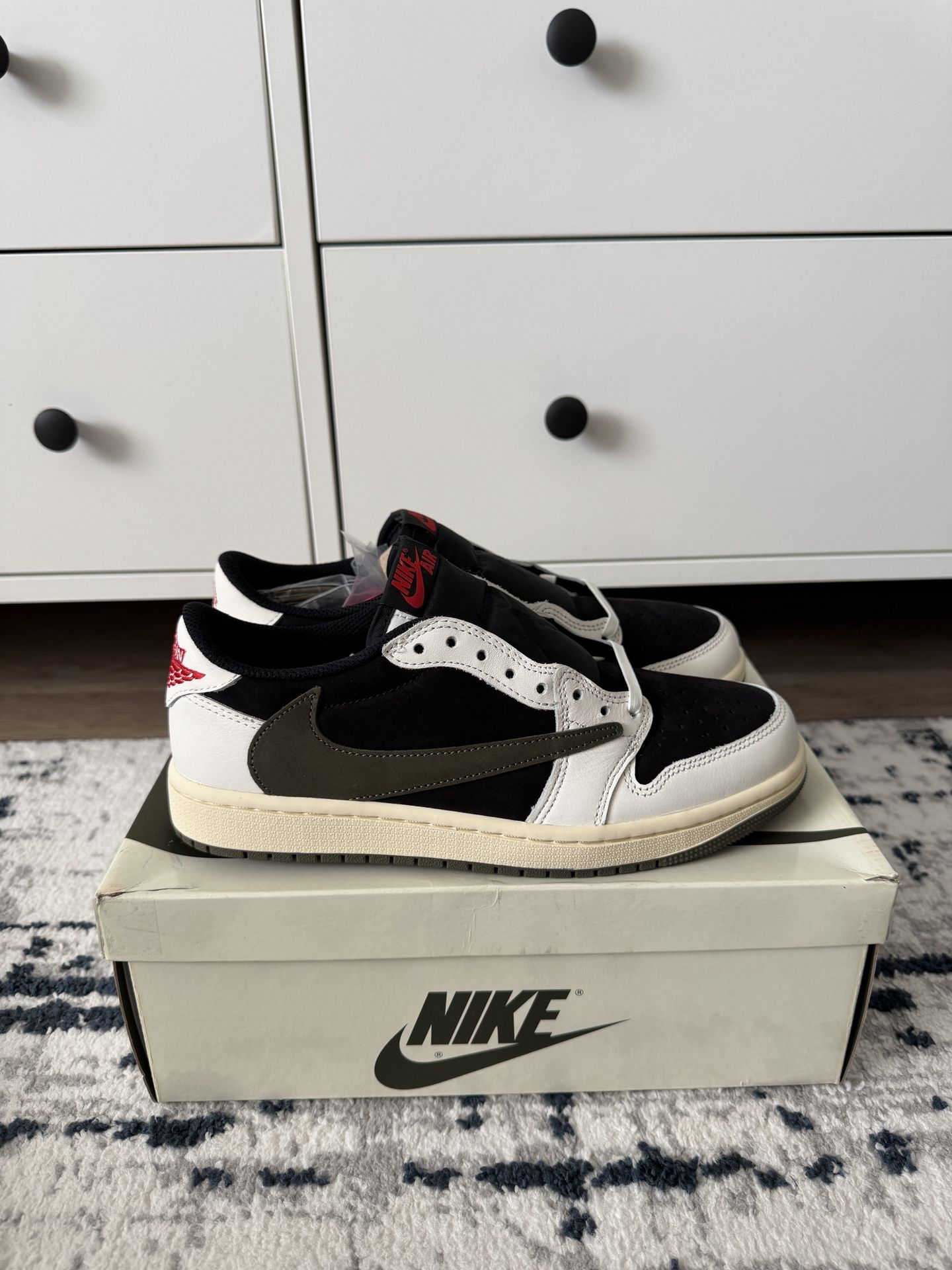 Jordan 1 Low Travis Scott Olives - 9W / 7.5M