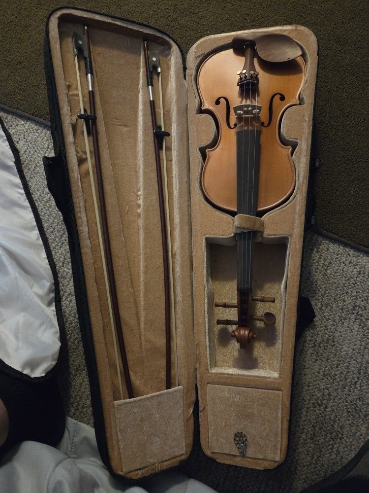 Cecilio Violin