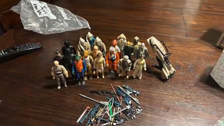 Vintage Star Wars Action Figure Lot with Accessories