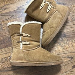 Bear paw Boot Size 9 