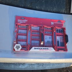 Milwaukee 72 PC Impact Driver Set