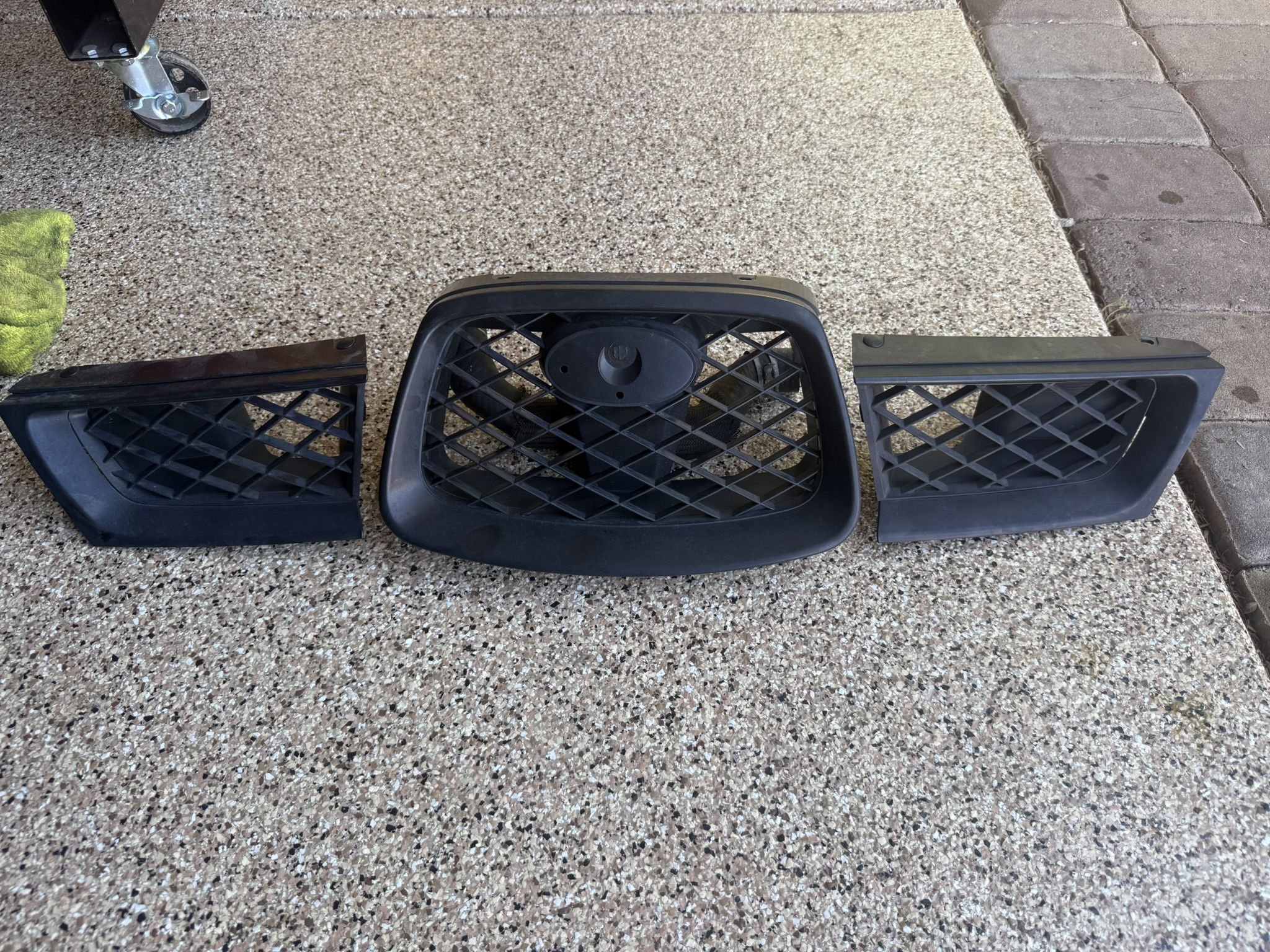 06-07 Subaru WRX STi bumper grille trim pieces black OEM garnishes fender