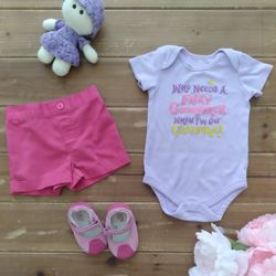 12MOS 2-PIECE OUTFIT 'WHO NEEDS A FAIRY GODMOTHER WHEN I'VE GOT GRANDMA' BODYSUIT W/ MAGENTA SHORTS