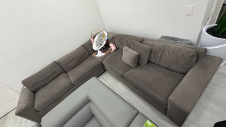 Couch grey
