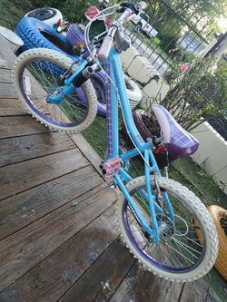 GIRLS  BIKE.)   20"  INCH